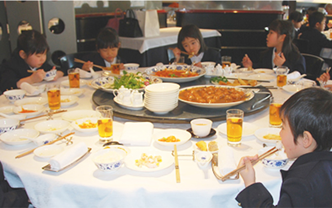 テーブルマナー指導イメージ