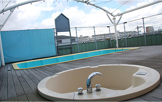 屋上プール